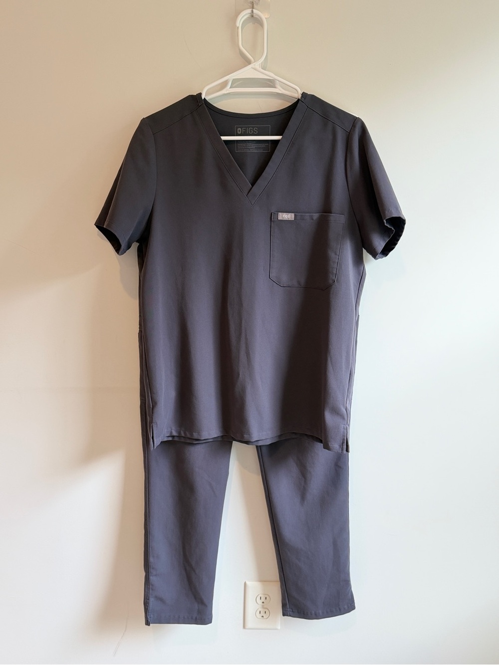 FIGS Scrub Set - Picture 1 of 10